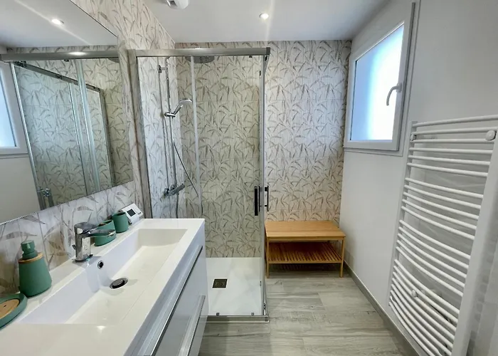 Hébergement de vacances Maison Rénovée Avec Wifi, 700m De La - 4 Couchages - Fr-1-231-341