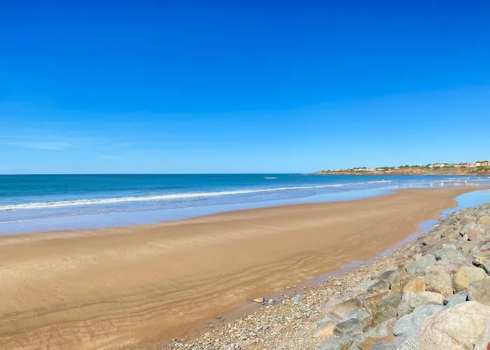 Hébergement de vacances Maison Rénovée Avec Wifi, 700m De La - 4 Couchages - Fr-1-231-341 *