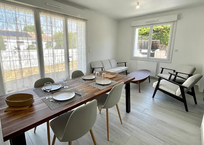 Hébergement de vacances Maison Rénovée Avec Wifi, 700m De La - 4 Couchages - Fr-1-231-341